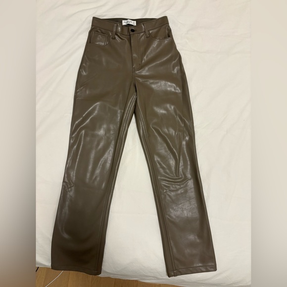 Abercrombie & Fitch Curve Love Vegan Leather 90s Straight Pants - Picture 3 of 4